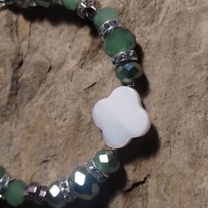 Clover 🍀 Sage Green Glass Beaded Bracelet